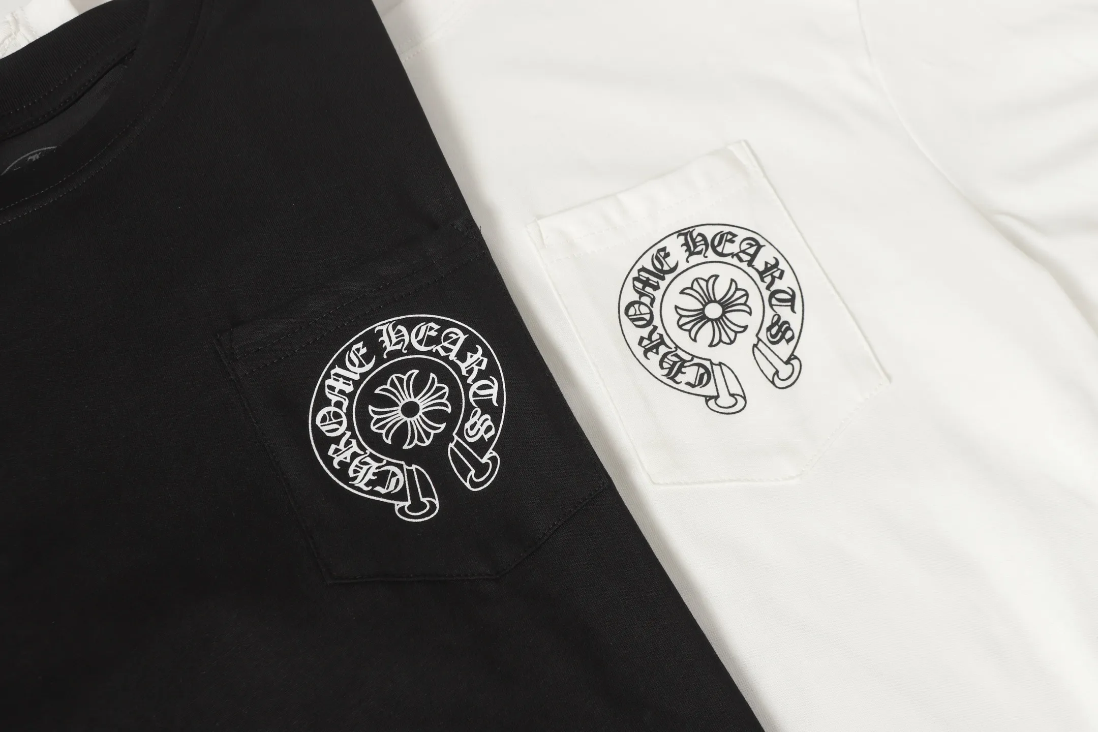 P160 Cross-border model. Please do not place an order if you pursue perfection. -Chrome Hearts/Chrome Hearts 23ss white horseshoe Sanskrit printed popular long-sleeved T-shirt -High weight, high density and high quality. The wool is soft, delicate and skin-friendly. It feels soft and silky. It has excellent warmth and skin-friendly properties.